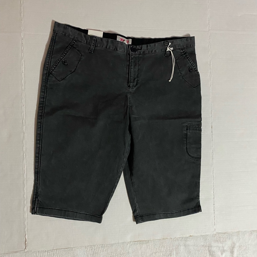 Sturdy Black Cargo Shorts with Belt Loops
